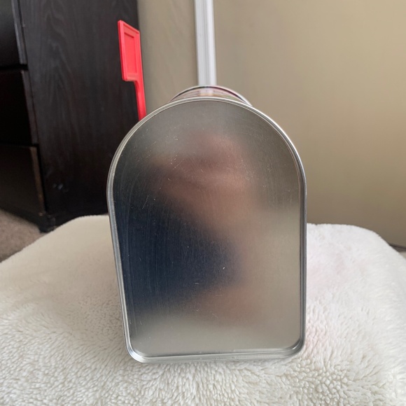 Mary Engelbreit Mailbox Tin with Movable Flag 2001 Michael Co. Flowers Hesrts - Picture 4 of 12